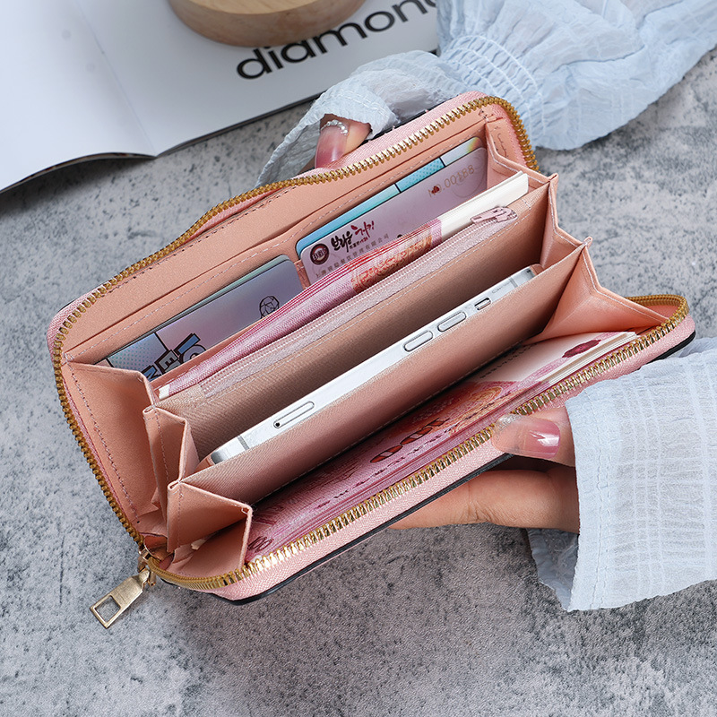 A lady is holding a long wallet. 2023 new Korean version handbag, multi-functional card case, mobile phone case, coin purse, and women's wallet details Picture