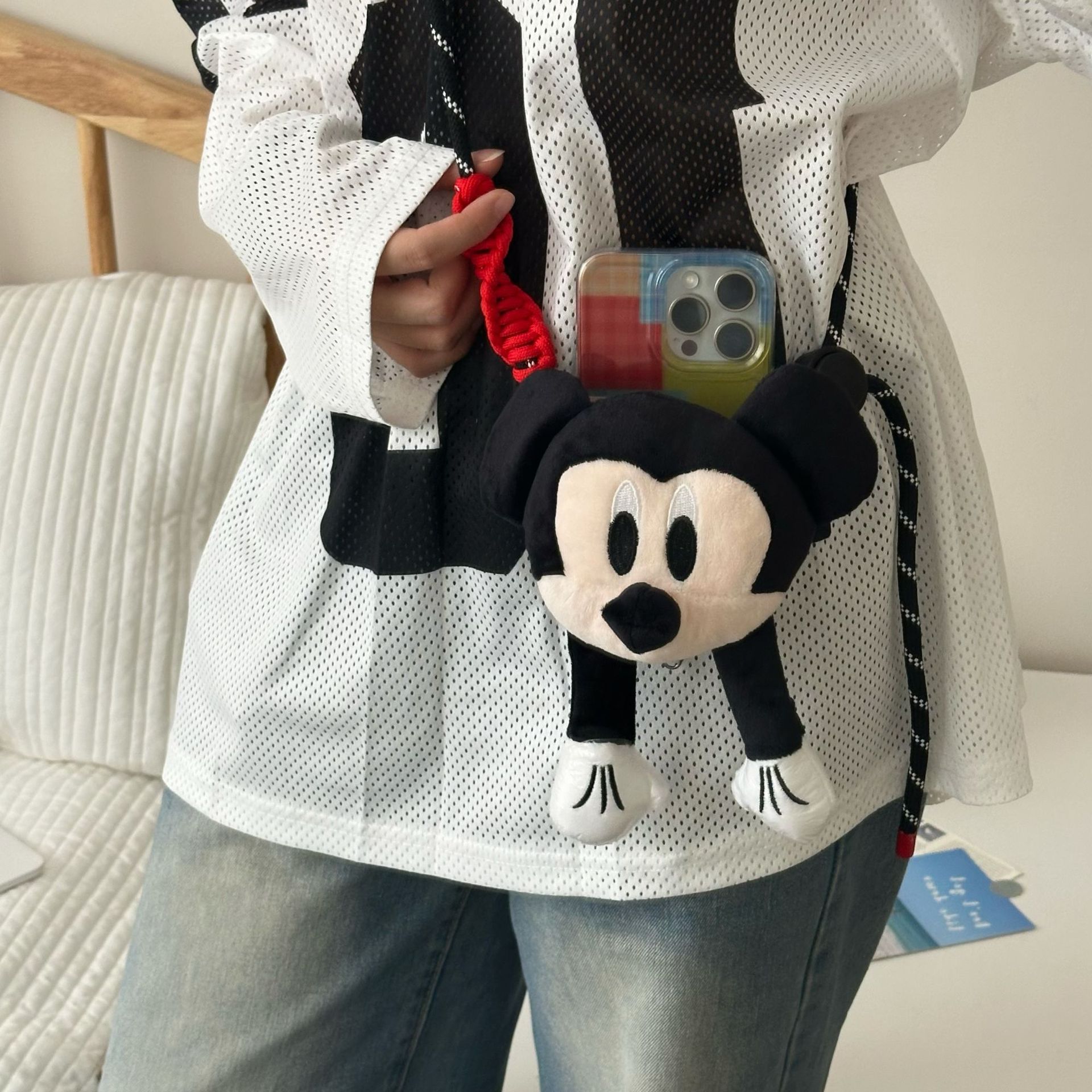Cute Mickey Mouse head phone back clip, cartoon three-dimensional adjustable phone chain decoration, portable phone holder lanyard Specification drawing