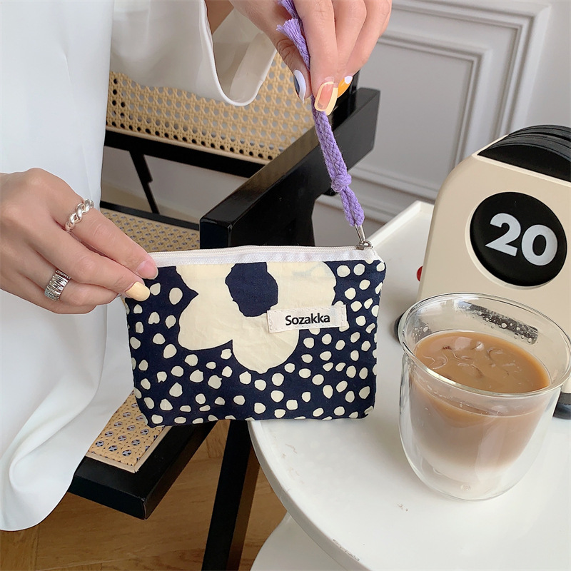 34224 Japanese-style color-blocking rope mouth red envelope women's makeup bag, portable and carry-on coin purse, washbasin storage bag Application Scenario