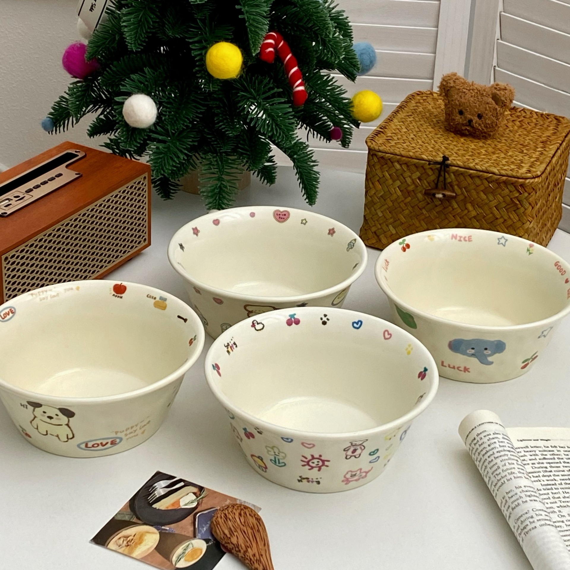 Graffiti cartoon ceramic bowl, yogurt bowl, cute household tableware, rice bowl, heat-resistant soup noodle bowl, dessert salad bowl Application Scenario
