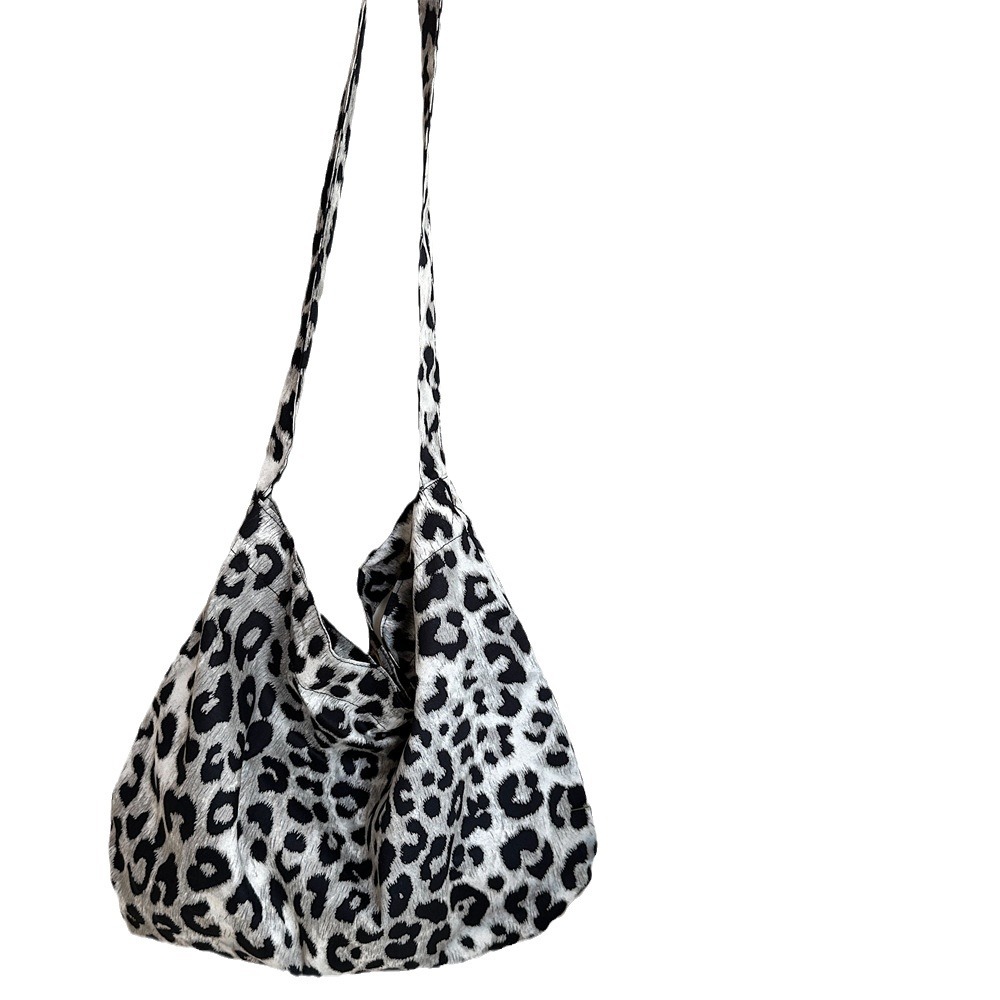 13165 Stylish and trendy small leopard print crossbody bag, large-capacity single-shoulder shopping bag, fashionable canvas bag for women's fashion wholesale Item Picture