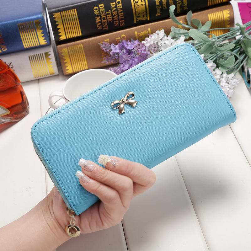 Factory direct sales: Ladies' long, multi-slot, zipper, hand-held, popular wallet Application Scenario