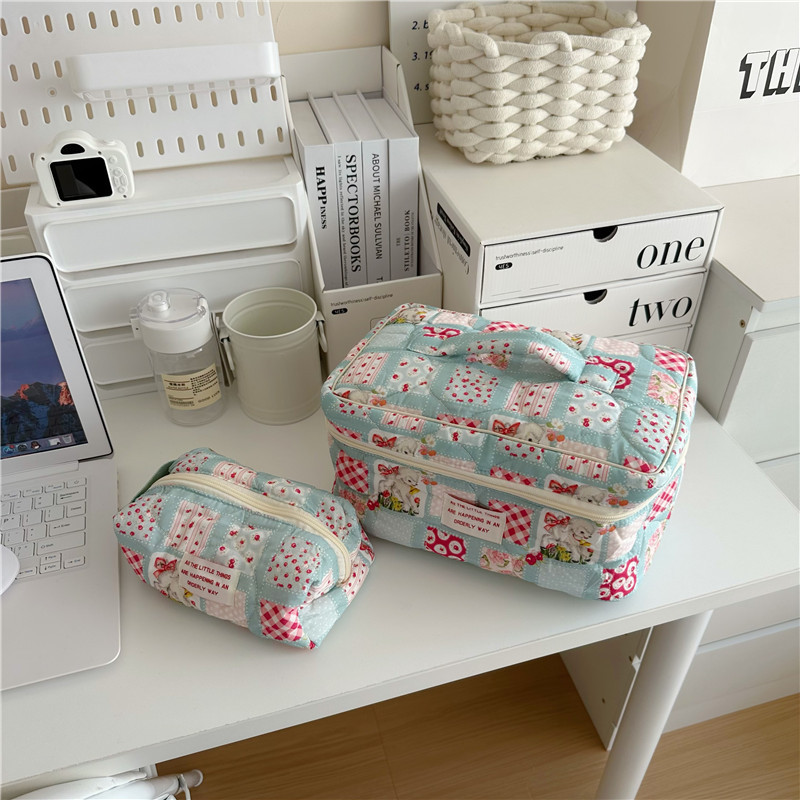 Cute Showa Little Lamb makeup bag, girlish heart, large capacity, high appearance level, toiletries bag, portable travel storage bag Specification drawing