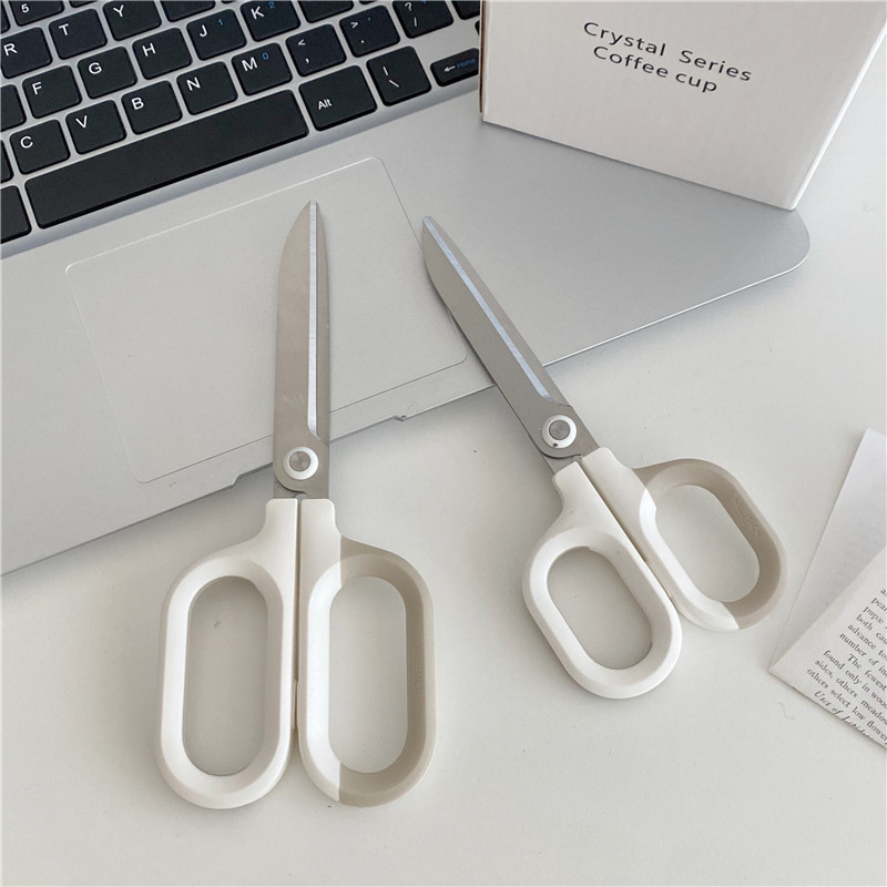 Simple and multi-functional scissors in an ins style, portable for home and office use, student cutting tools, utility knives, and for opening packages full figure