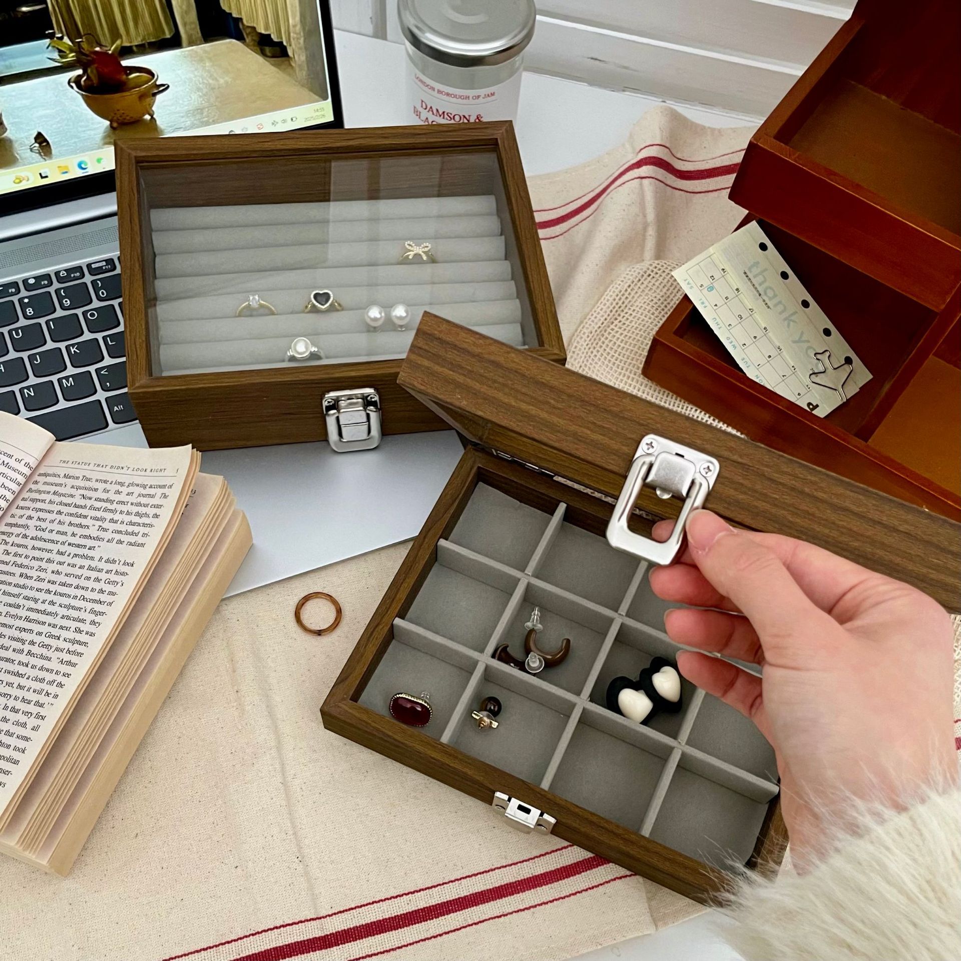 Walnut wood jewelry box, ins jewelry storage display, wooden box storage box, jewelry counter exhibition Specification drawing