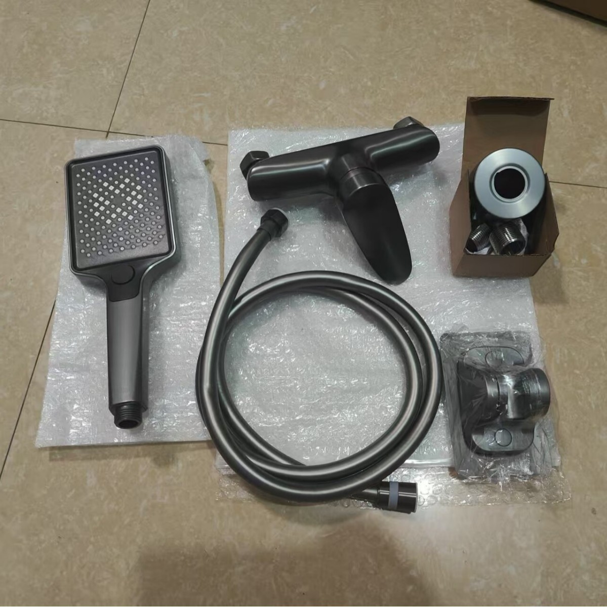 Amazon cross-border large-panel pressurized showerhead with three Settings and high water output for hotel bathing, flower drying and showerhead Item Picture