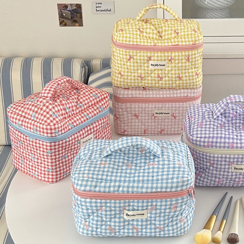 Original checkered bow makeup bag, new large-capacity, high-appearancelevel portable storage bag, travel toiletry bag for women full figure