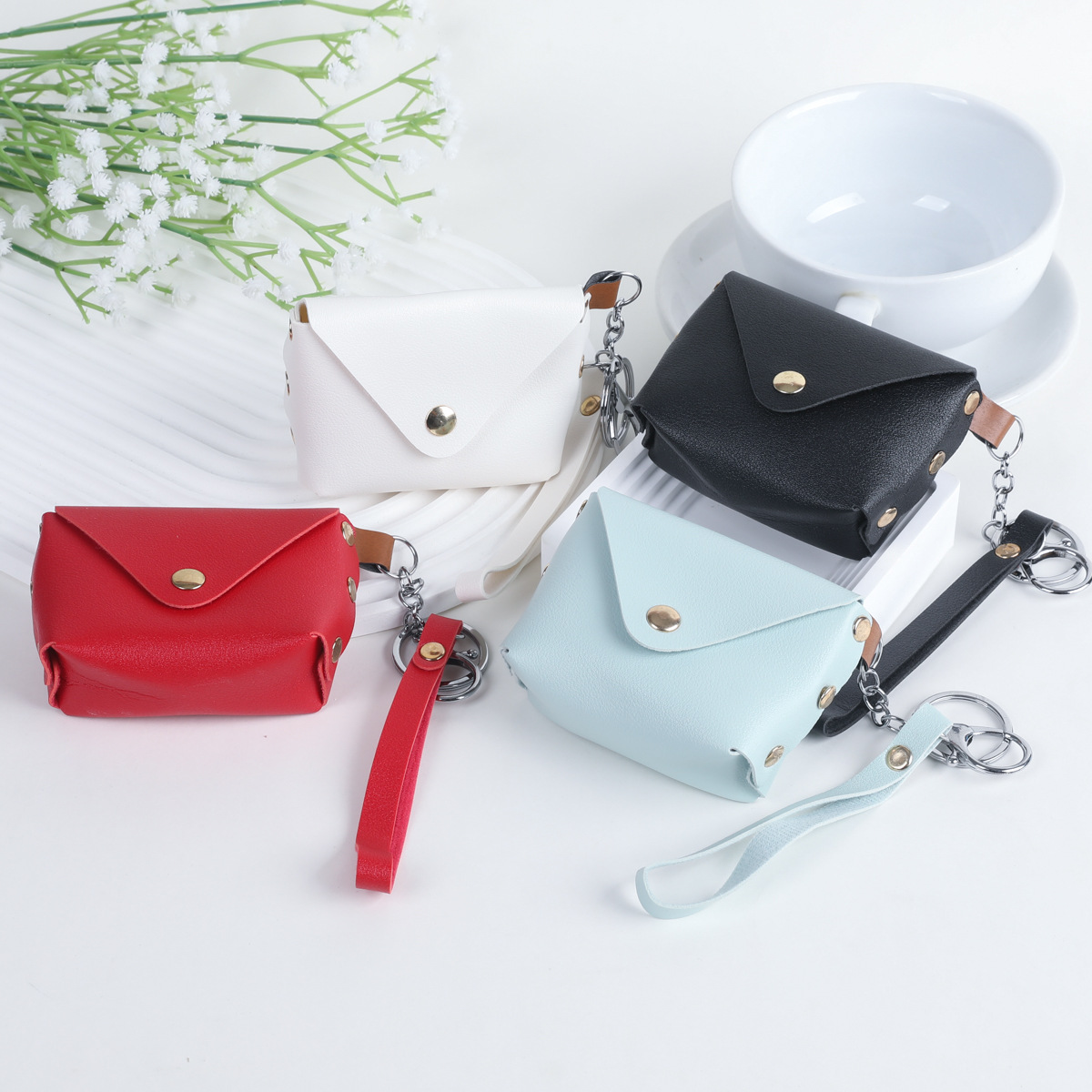 Mini coin purse, simple leather coin case, portable earphone bag, fresh and clean items, pu, carry around, ins style Application Scenario