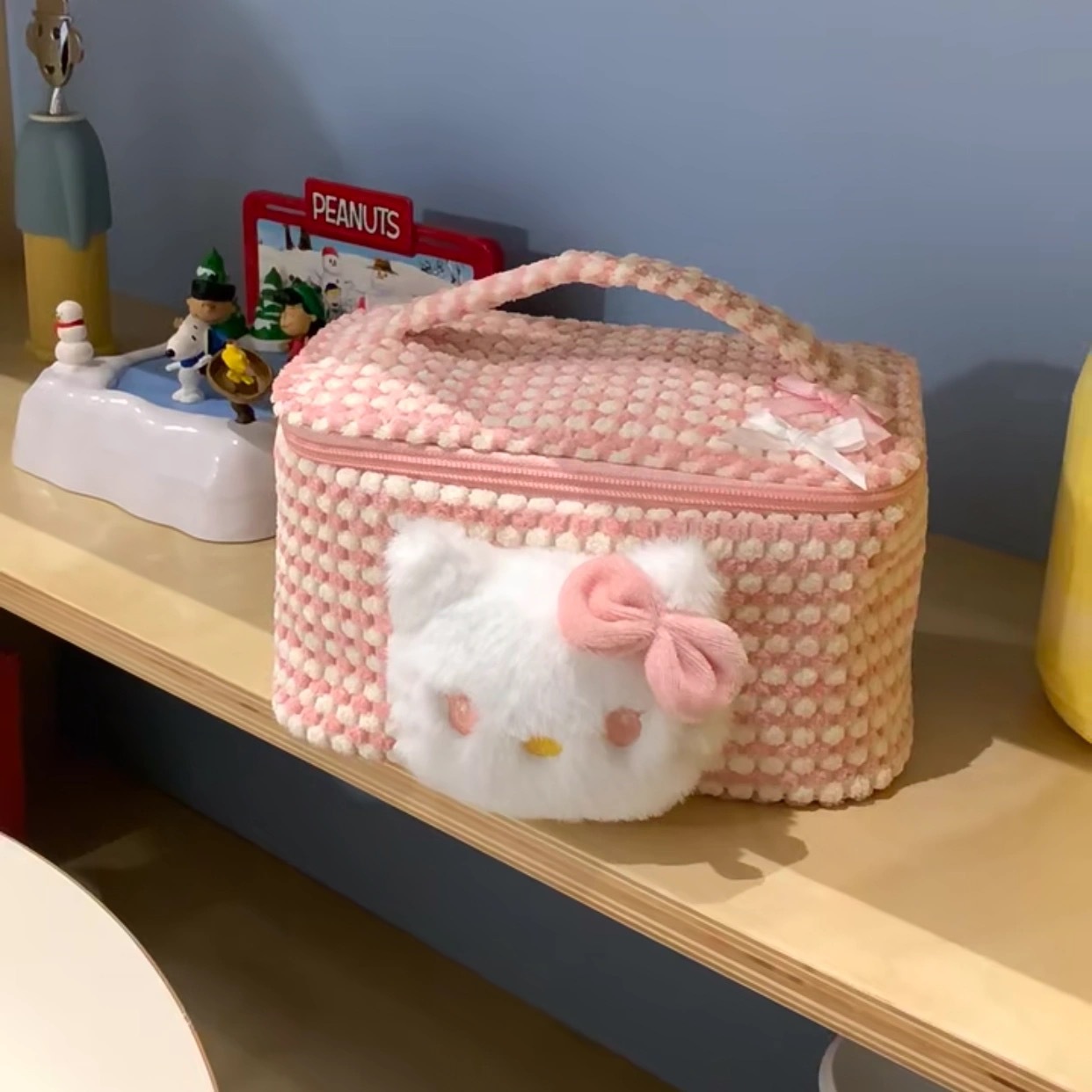 Little Chanel-style cartoon cat makeup bag, large-capacity portable hand-held cosmetics storage bag for women, travel toiletries bag Application Scenario