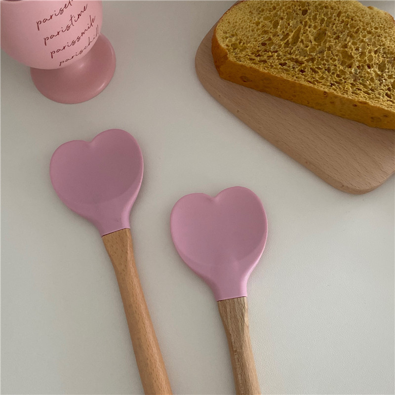 Kitchen essentials ~ Instagram pink girlish silicone cream spoon and Korean dessert baking spatula, the same style as a niche blogger full figure