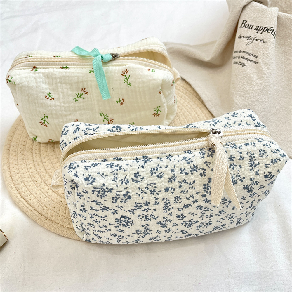 53174 Blue crabapple flower cosmetic bag, large-capacity storage bag, portable travel bag, handbag, toiletry bag Item Picture