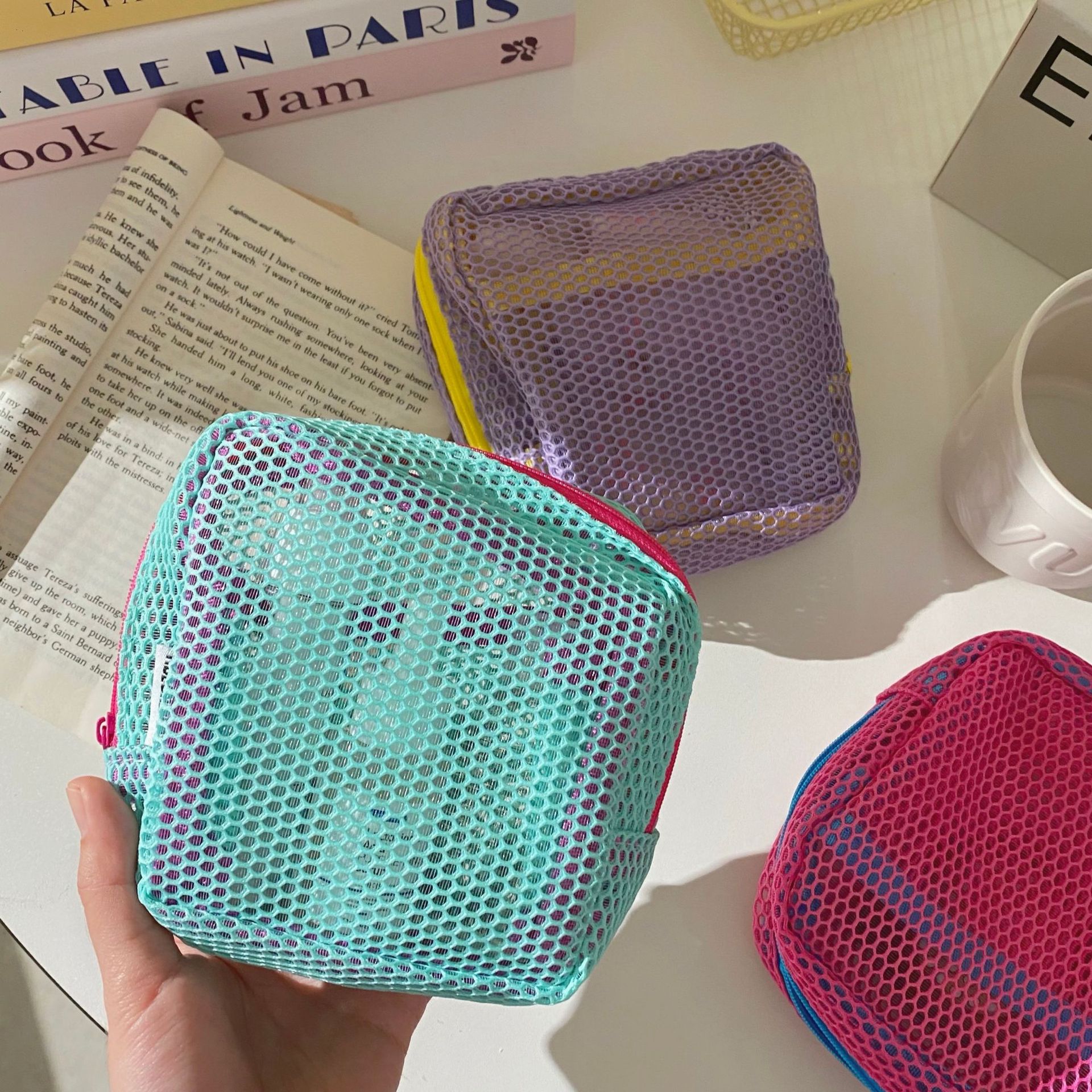 New dopamine-colored tofu bag, large-capacity makeup bag, portable travel cosmetics net format storage bag Item Picture