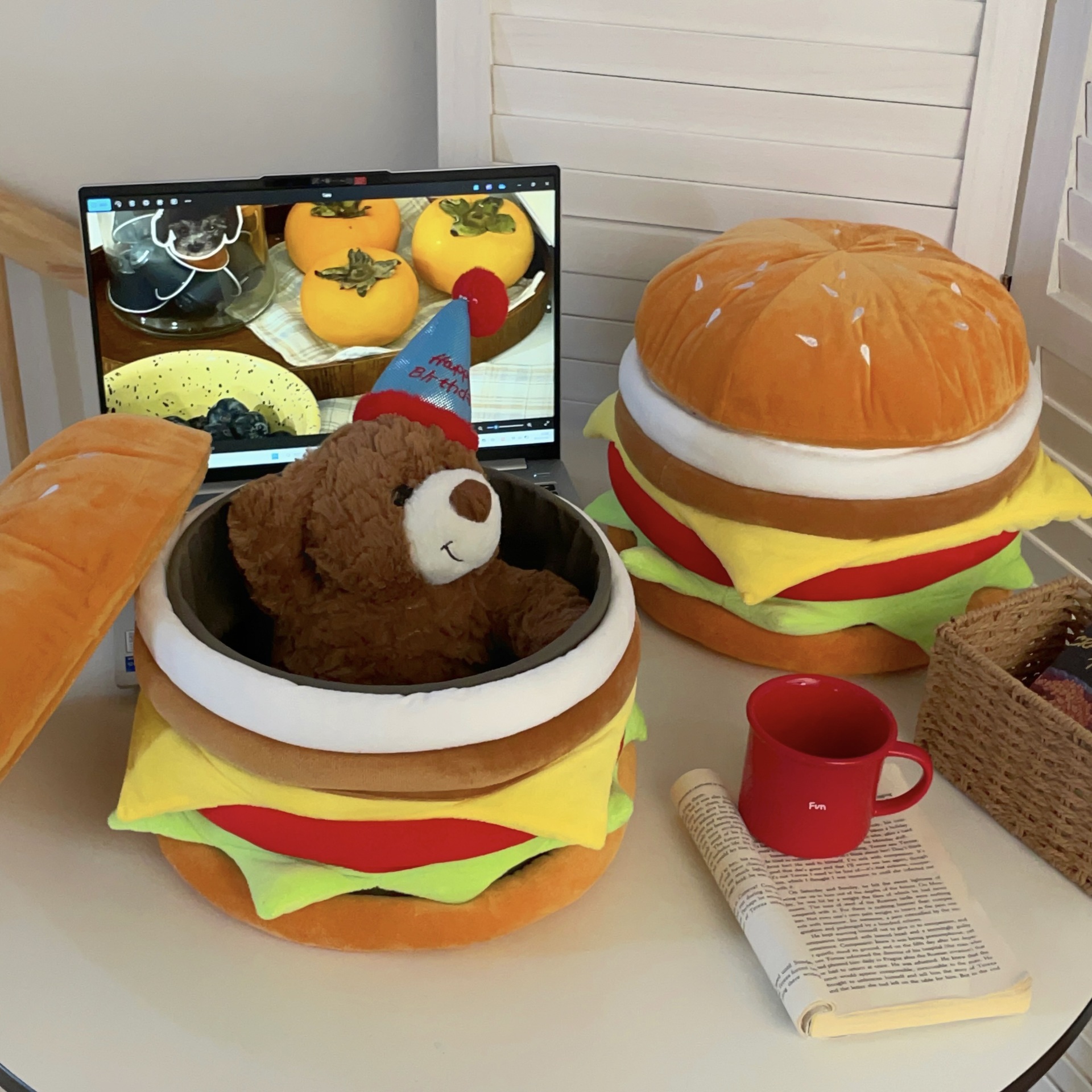 ins hamburger storage stool, small stool, living room, home, cute storage box, entrance, shoe-changing low stool, stool seat full figure
