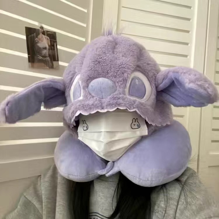 Creative and cute three-dimensional neck protection U-shaped pillow, big ears cartoon hooded U-shaped pillow, travel and leisure nap plush neck pillow Application Scenario