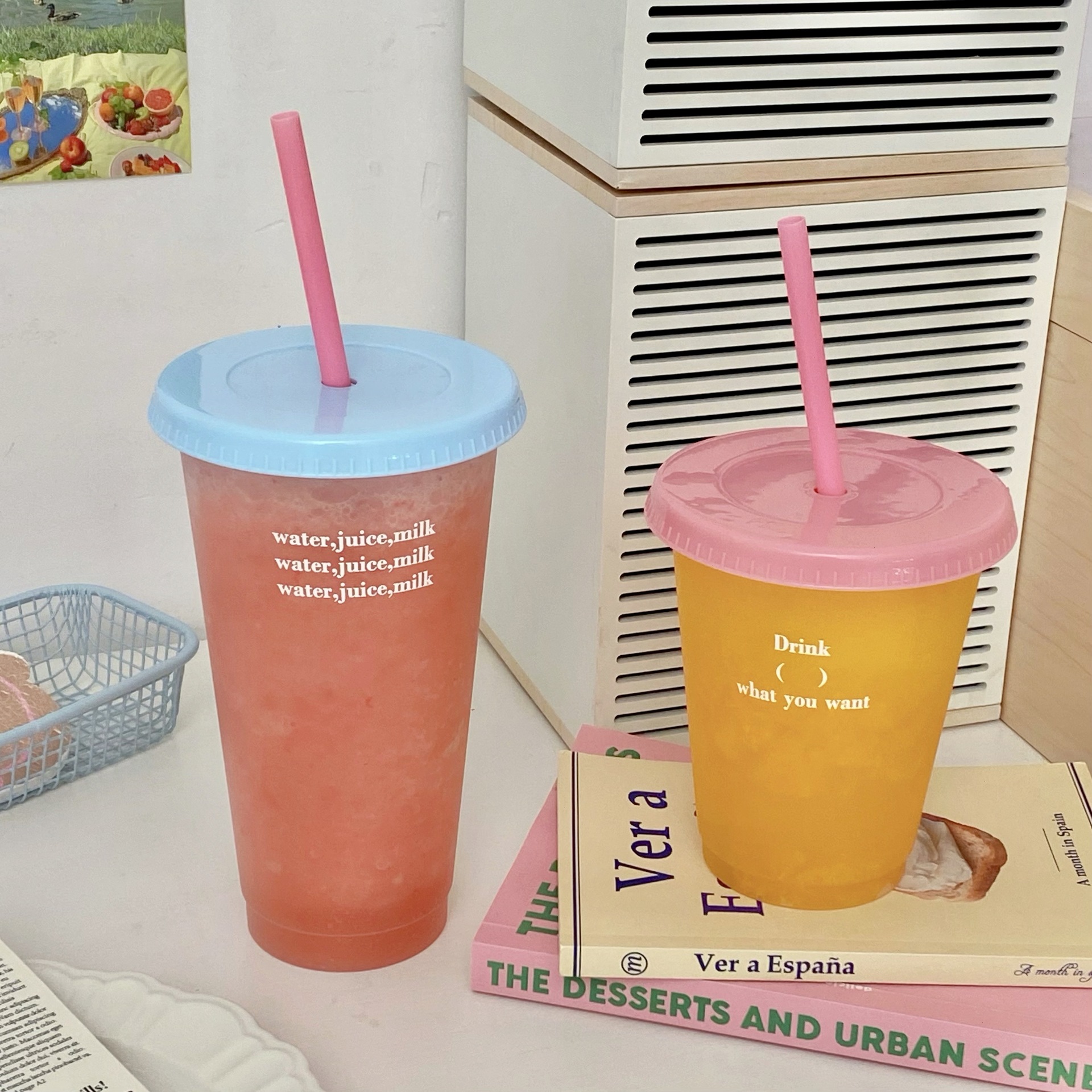 Candy-colored plastic straw cup, large-capacity reusable soda cup, vehicle-mounted portable cold drink coffee cup full figure