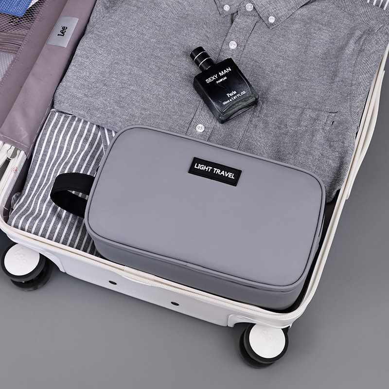 Cross-border men's hand-held cosmetic bag with large capacity and compartments for cosmetics storage, high-end travel toiletries bag 2024 new style Application Scenario