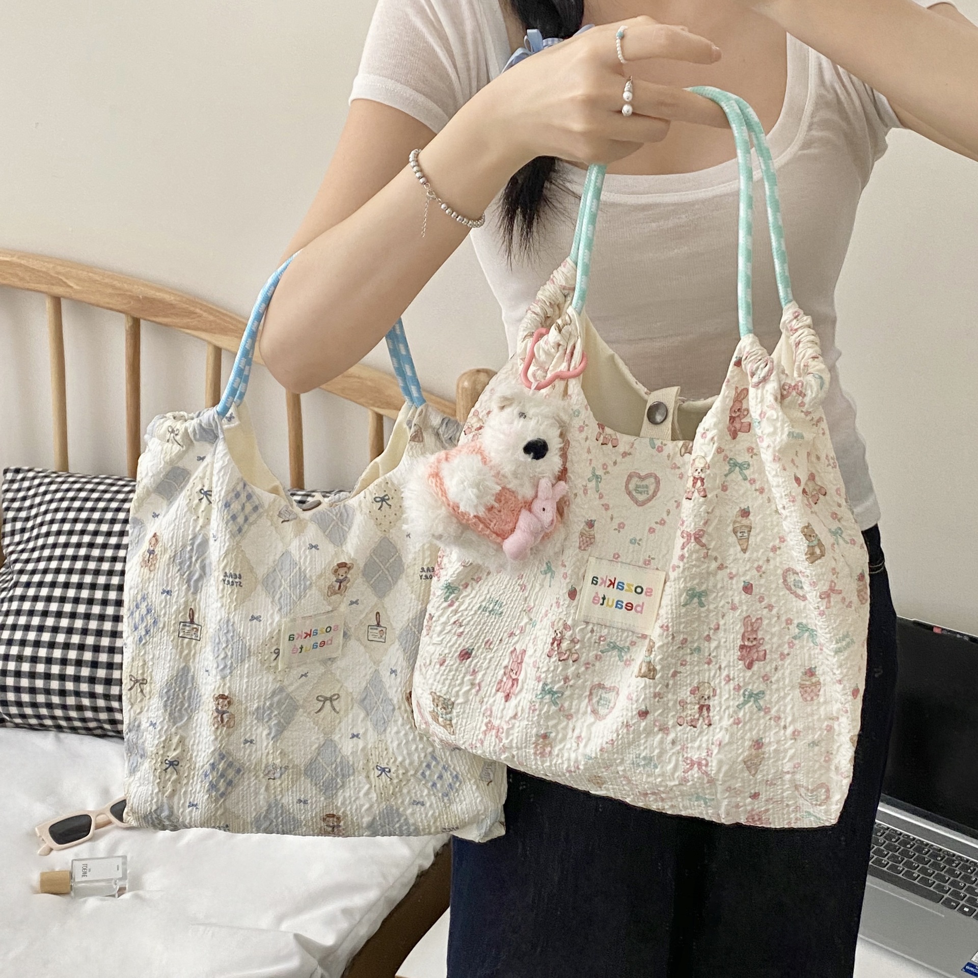 Cartoon pleated hand-held bag, cool summer travel, cute animal canvas bag hand-held bag, large capacity drawstring fabric bag full figure