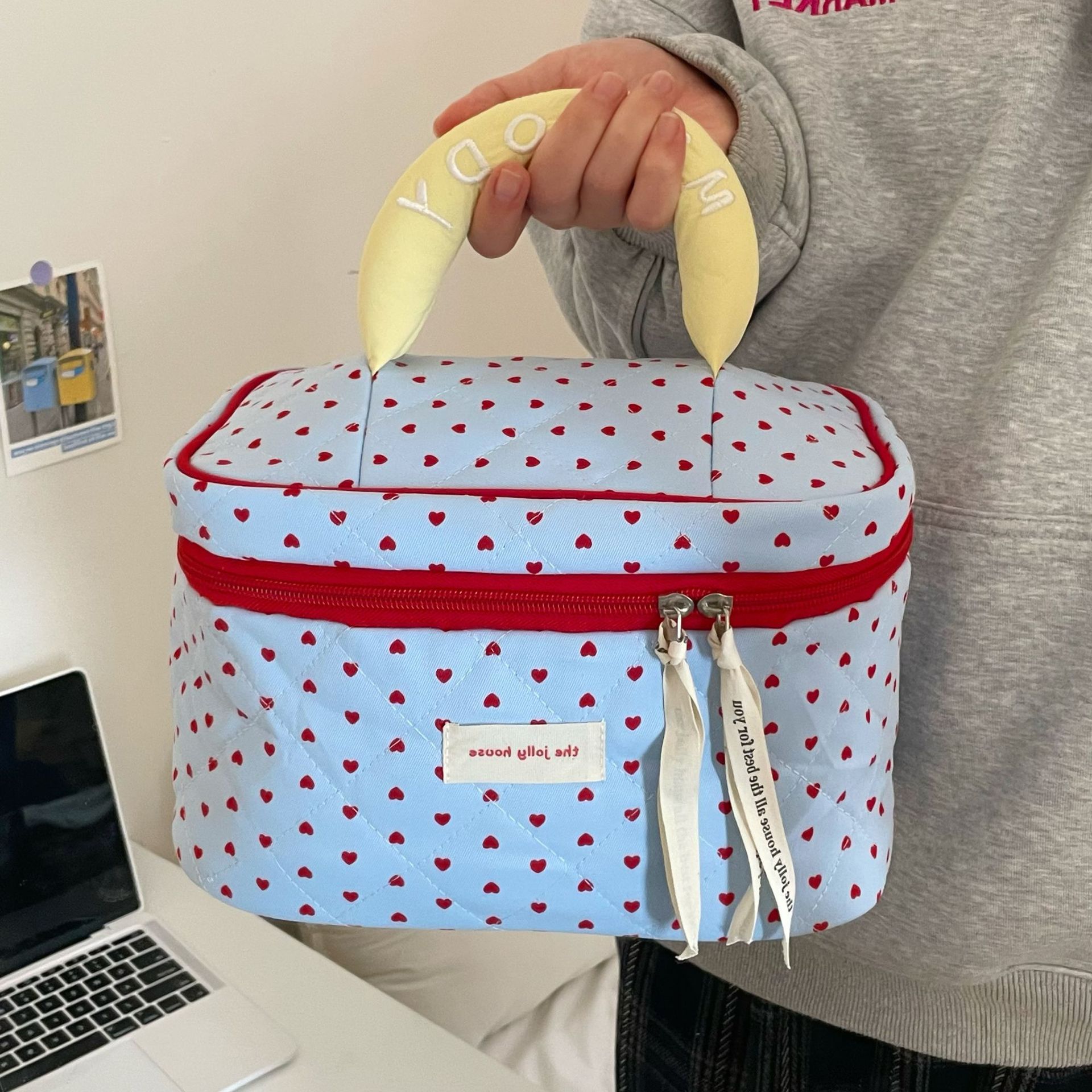 Blue heart-shaped cosmetic bag for women, minimum order of one piece, 2025 new portable large-capacity cosmetic storage bag handbag Specification drawing