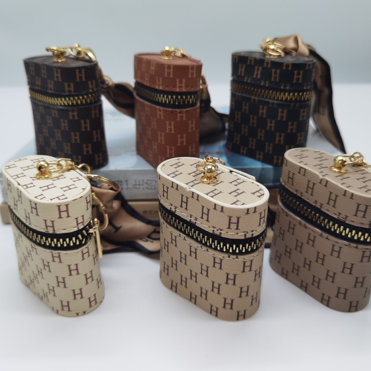 The new leather monogram coin purse keychain mini portable mouth red envelope storage wireless earphone case is cute details Picture