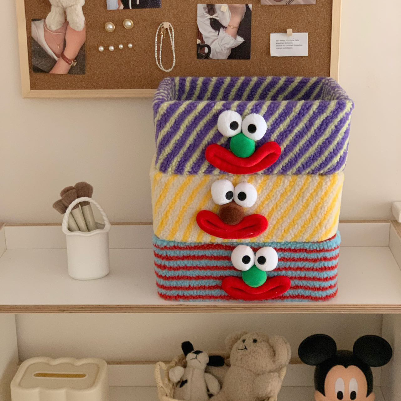 Creative clown storage box, the same style as Xiaohongshu's sheepskin desktop, storage basket for sundries, jewelry and cosmetics full figure