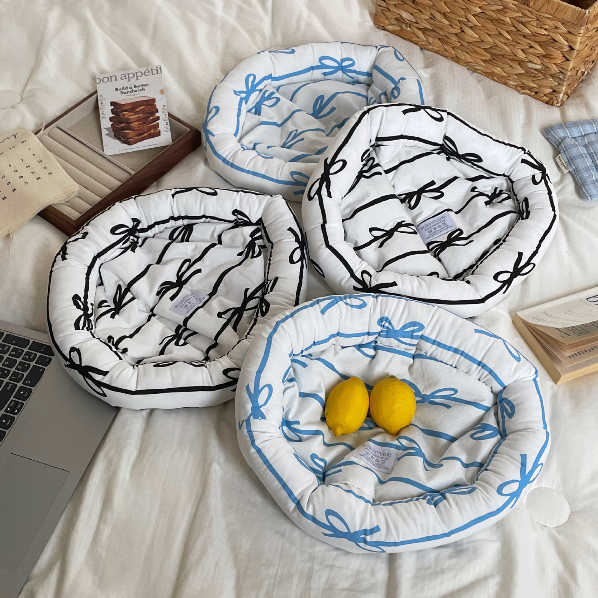 An ins desktop fabric storage plate, a Korean niche Instagram-style handcrafted bedroom jewelry, accessories, sundries and lipstick organization plate details Picture