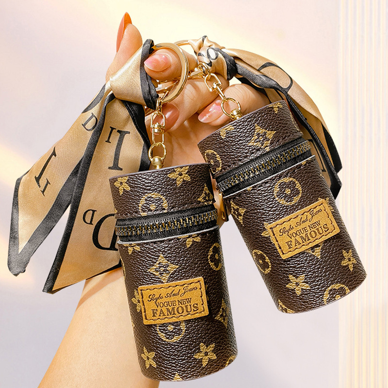 Mini lipstick makeup bag with retro print on Instagram for women, 2024 new style small earphone key pendant bag full figure