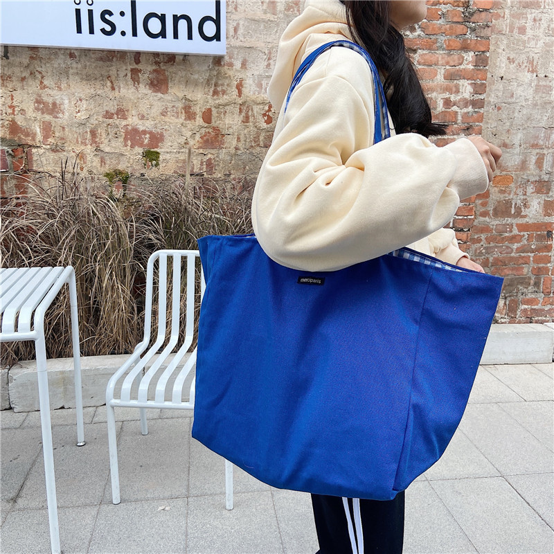 1171 New 2021 Japanese and Korean version simple checkered double-sided single-shoulder bag for student girls, casual dual-purpose large cloth bag Application Scenario