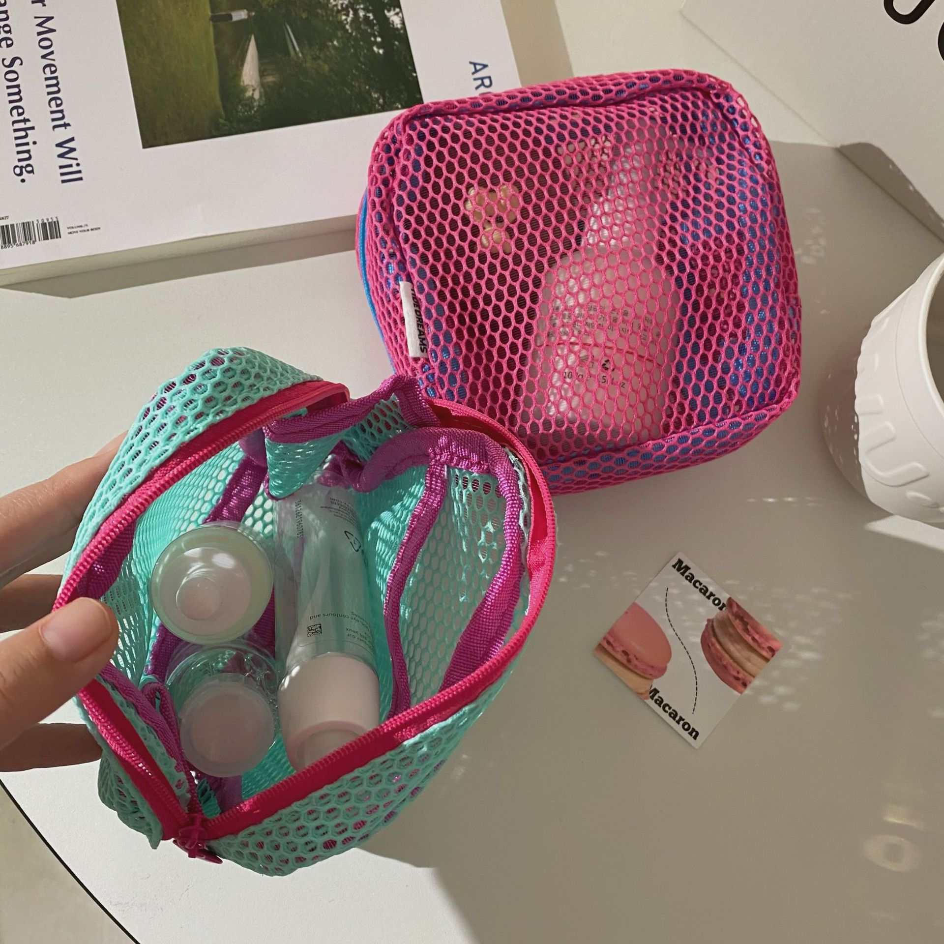 New dopamine-colored tofu bag, large-capacity makeup bag, portable travel cosmetics net format storage bag Application Scenario
