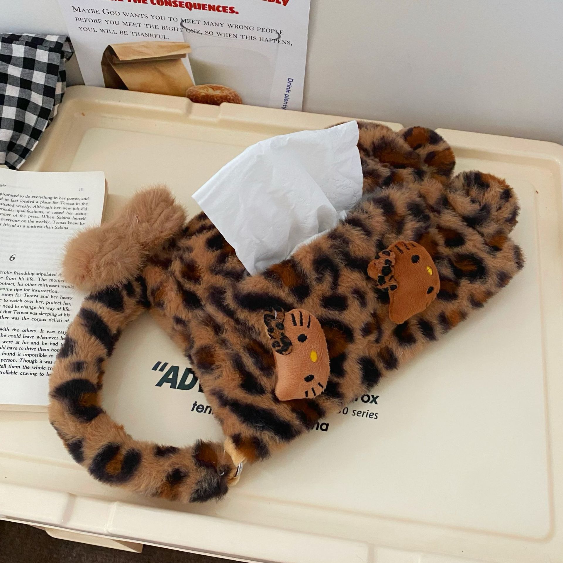 Creative and cute leopard print cat car tissue box 2024 new style tissue box, car interior tissue box, wall-hanging Item Picture