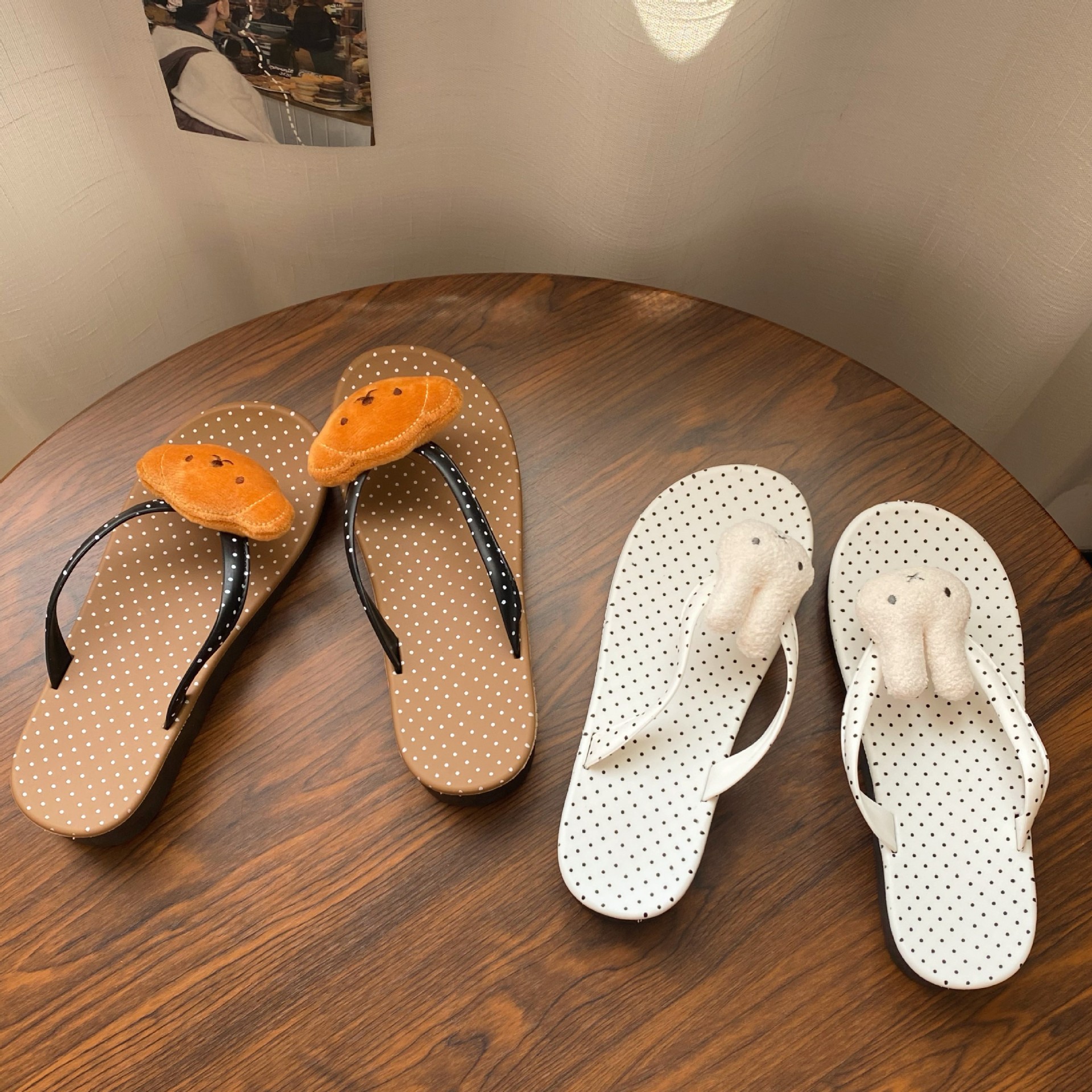 Cartoon animal polka dot herpeso slippers for women, 2025 new height-increasing and versatile summer outerwear, soft and thick-soled slippers Application Scenario