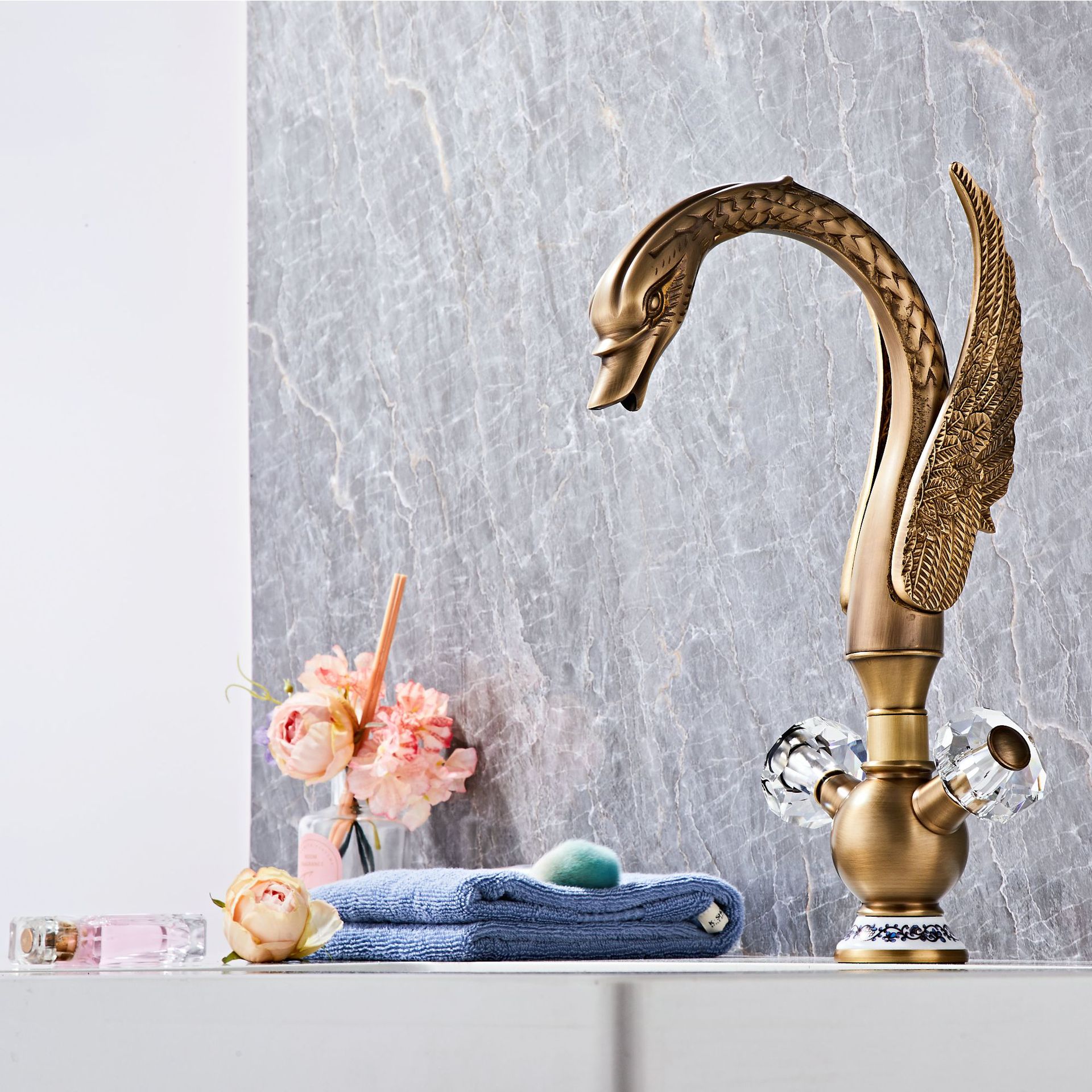 Faucet, golden swan basin, cold and hot water faucet, crystal handle, hotel bathroom, washbasin for washing face and washbasin details Picture