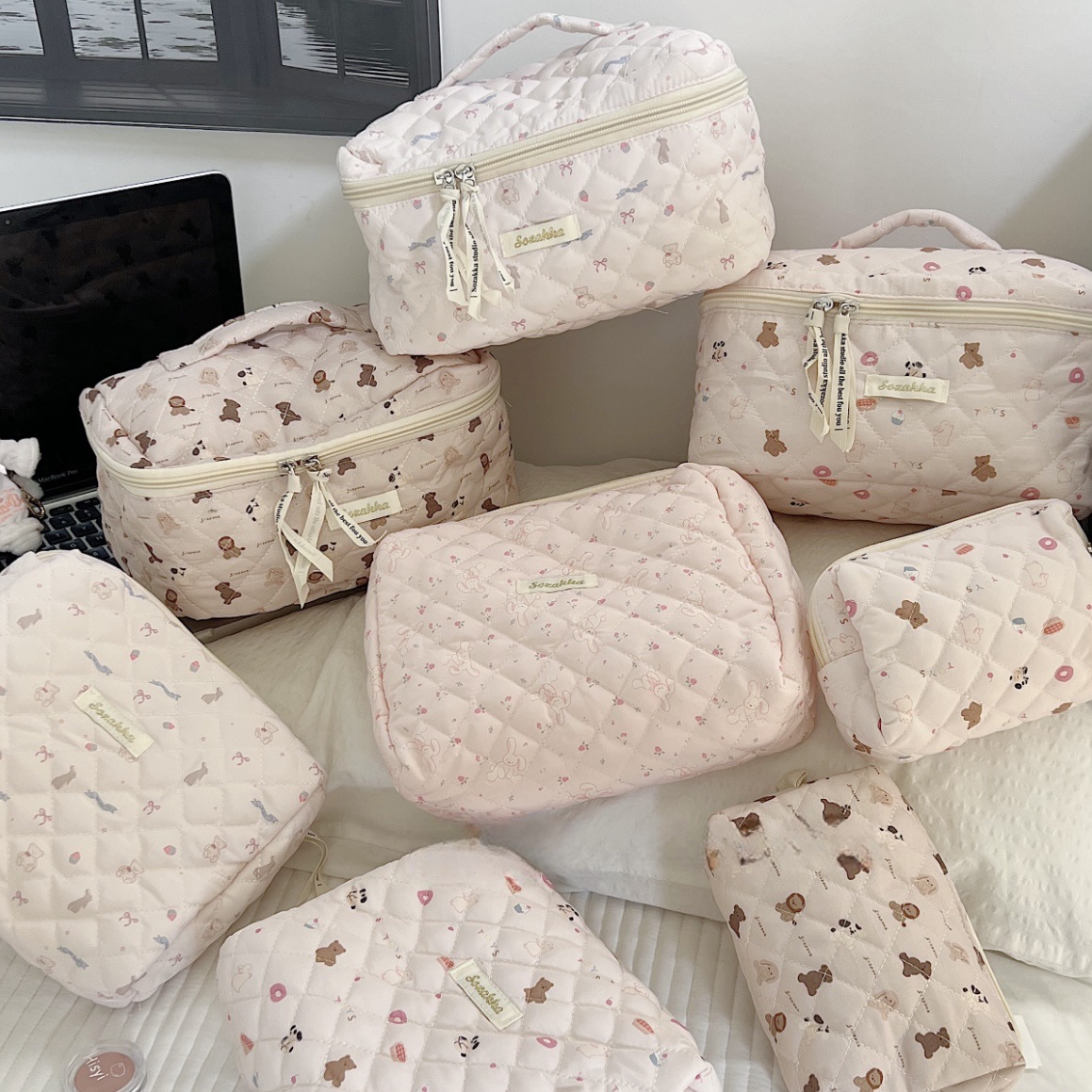 Love Bear Makeup Bag, Women's large-capacity hand-held storage Bag, Portable travel skin care products, Toiletry Bag, Multi-functional bag Specification drawing