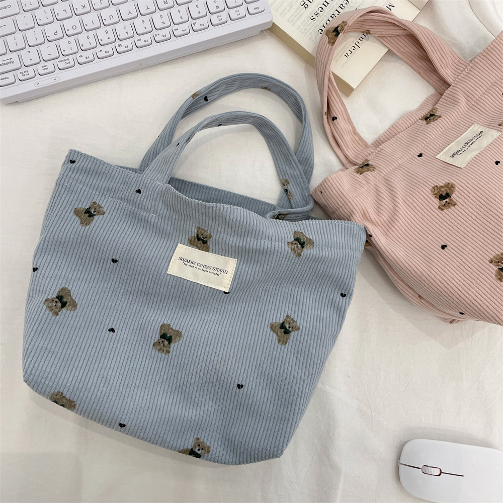 49121 copyright corduroy bear handbag, a handbag for women to carry out, a bento bag, and a small student lunch box bag Specification drawing