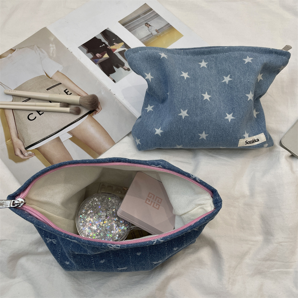 410125 Korean ins denim storage zipper bag for mobile phone, eyeshadow, lipstick, cosmetics storage, makeup and travel bag Application Scenario