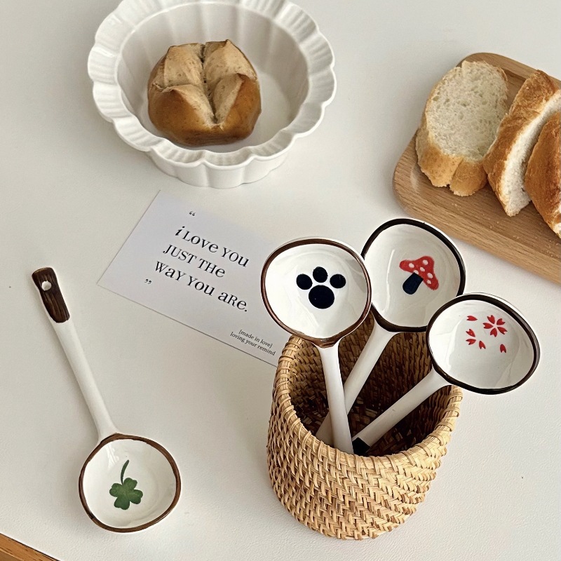 Japanese-style high-quality, cute ceramic spoon, household soup spoon with long handle and round head, for serving soup and porridge, spoon details Picture