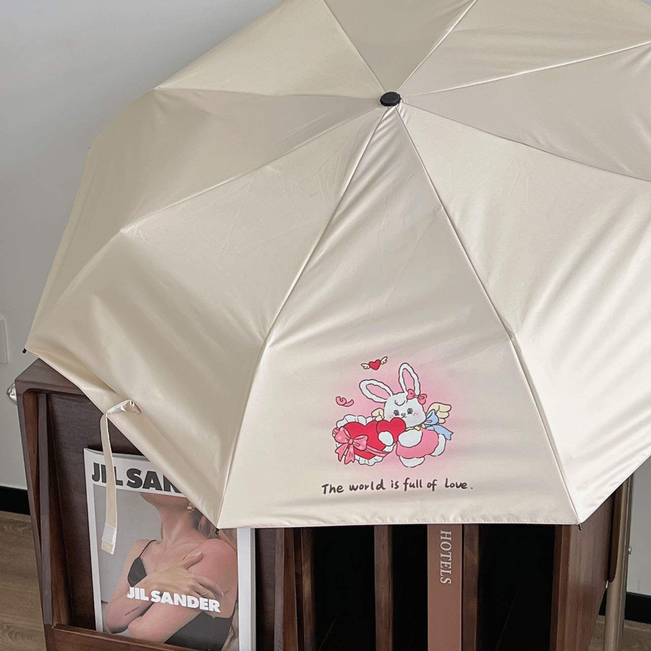 Original design! Graffiti Happy Bear Umbrella, cute cartoon, all-weather and all-weather black rubber umbrella, portable three-fold umbrella Item Picture