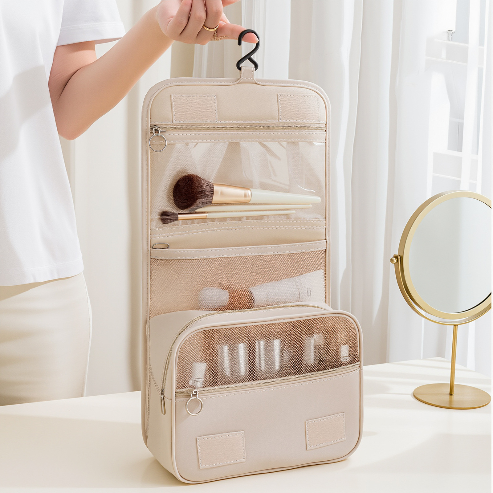 A portable large-capacity toiletry bag for business trips and travels, a dry and wet separated folding storage bag for skin care products and makeup full figure