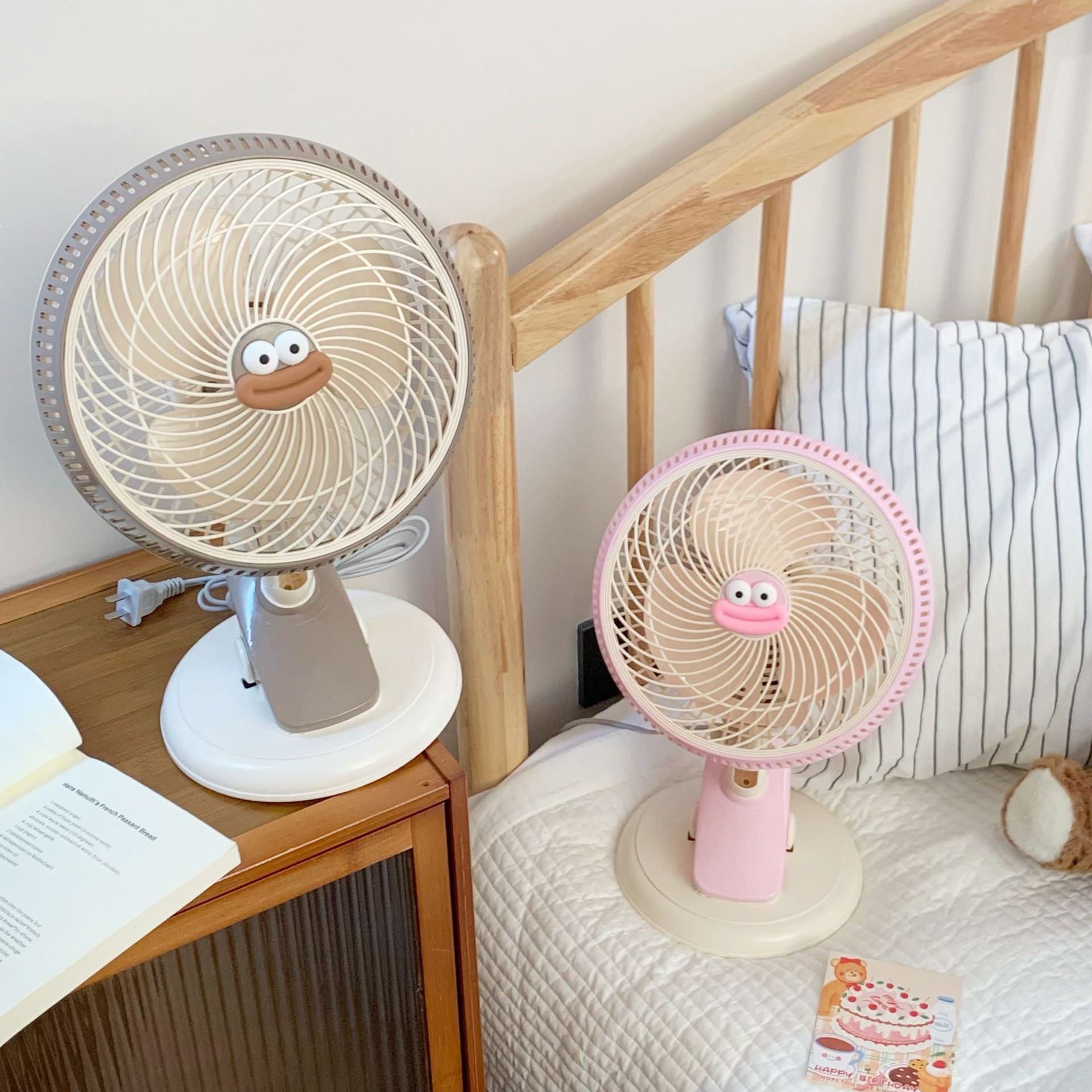 A silent clip-on small bedside fan, 2025 new model for female student dormitories, bedside office desktop oscillating electric fan Specification drawing