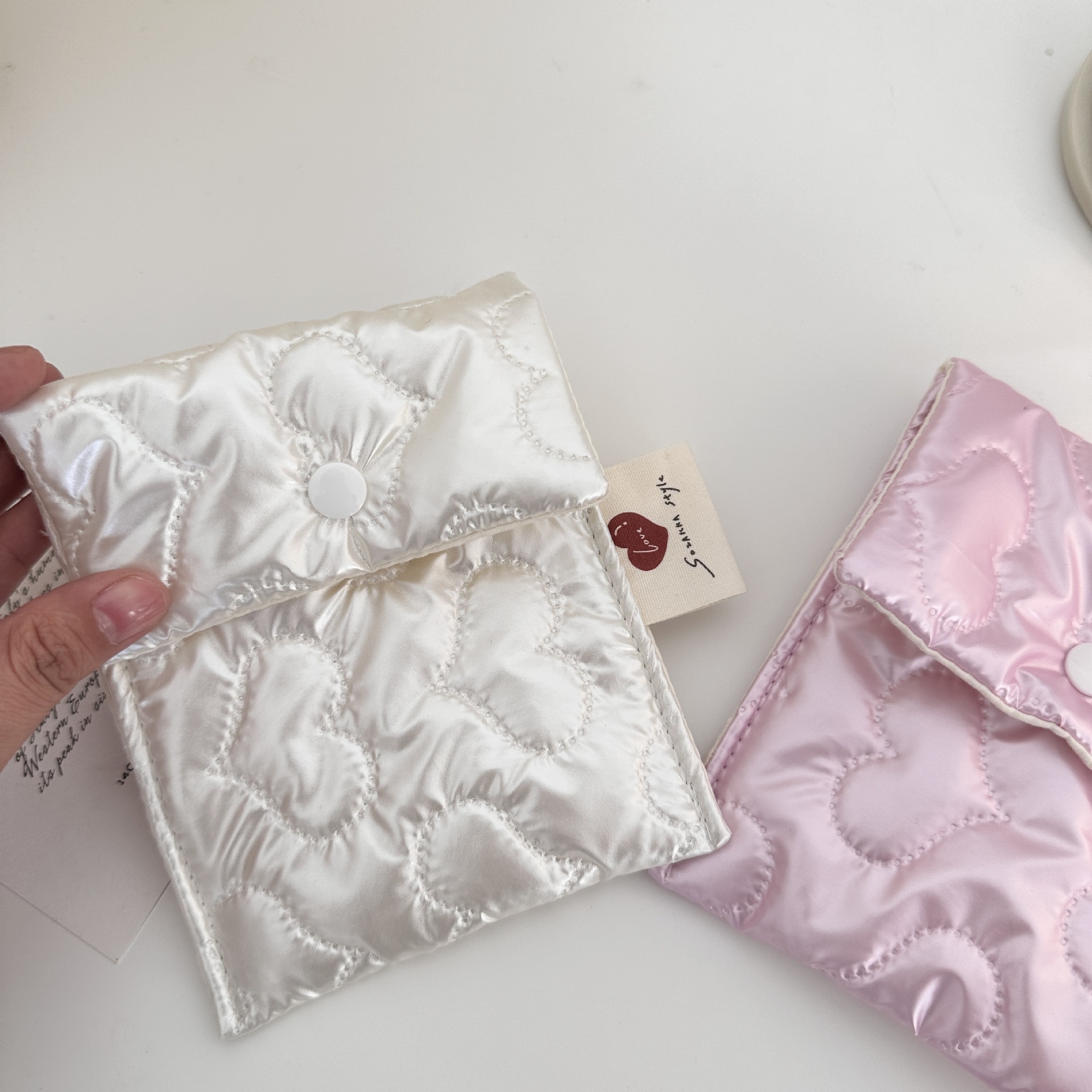 44131 Pink Heart-shaped Sanitary Napkin Storage Bag, multi-functional coin purse, student portable and portable storage hygiene bag details Picture