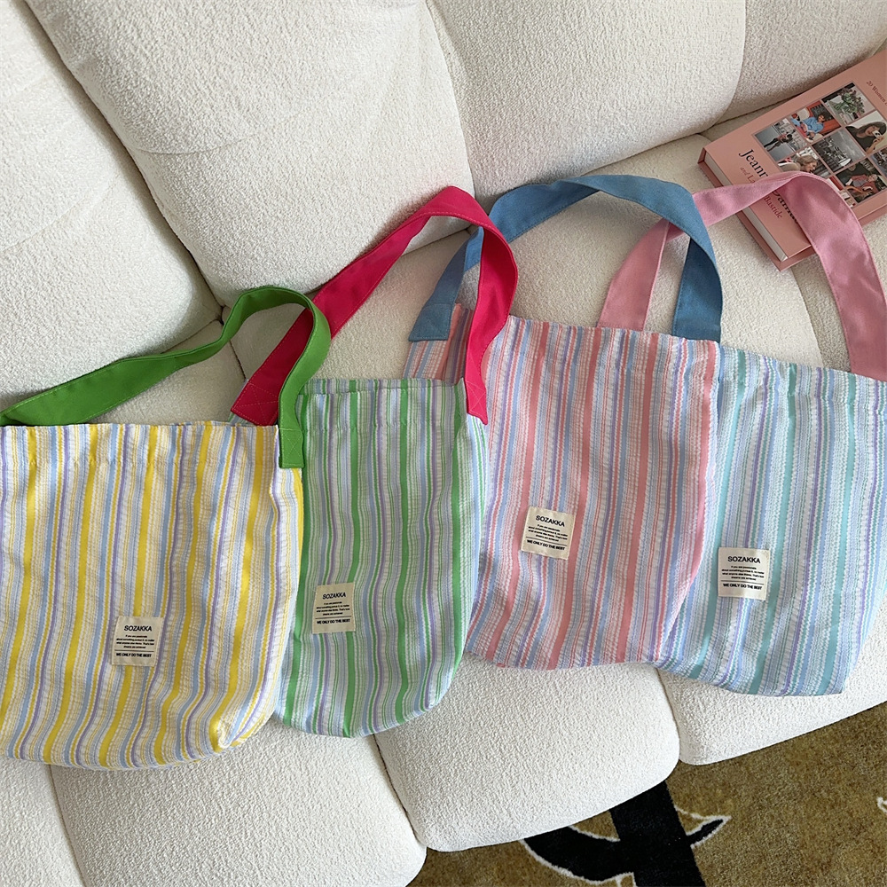 46103 Pleated striped color-blocking single-shoulder bag, fresh and versatile, large-capacity canvas bag, schoolbag for female students full figure