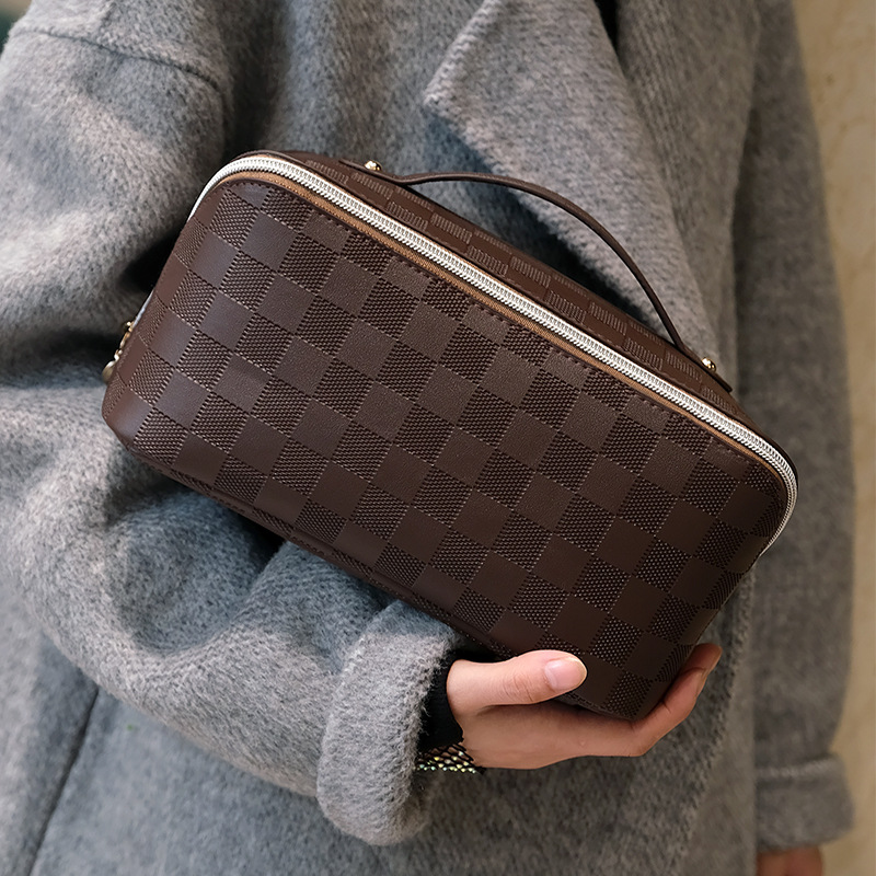 PU leather travel toiletry bag, storage bag wholesale, high appearance level checkerboard makeup bag, large capacity portable pillow bag details Picture