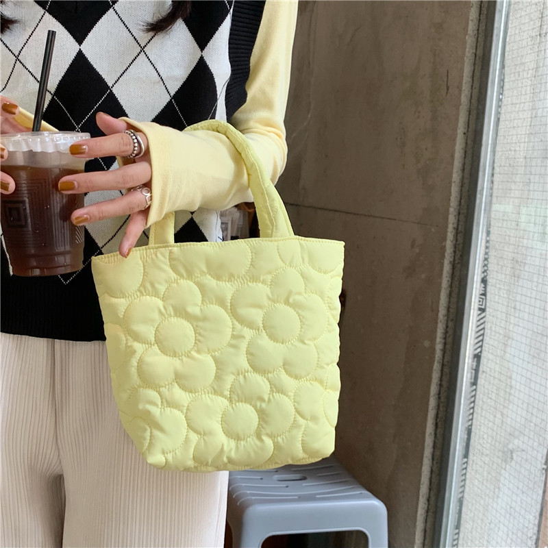 110291 INS Korean sweet quilted hand-held bento bag, snack storage bag, baby stroller hanging bag, Mommy bag Item Picture
