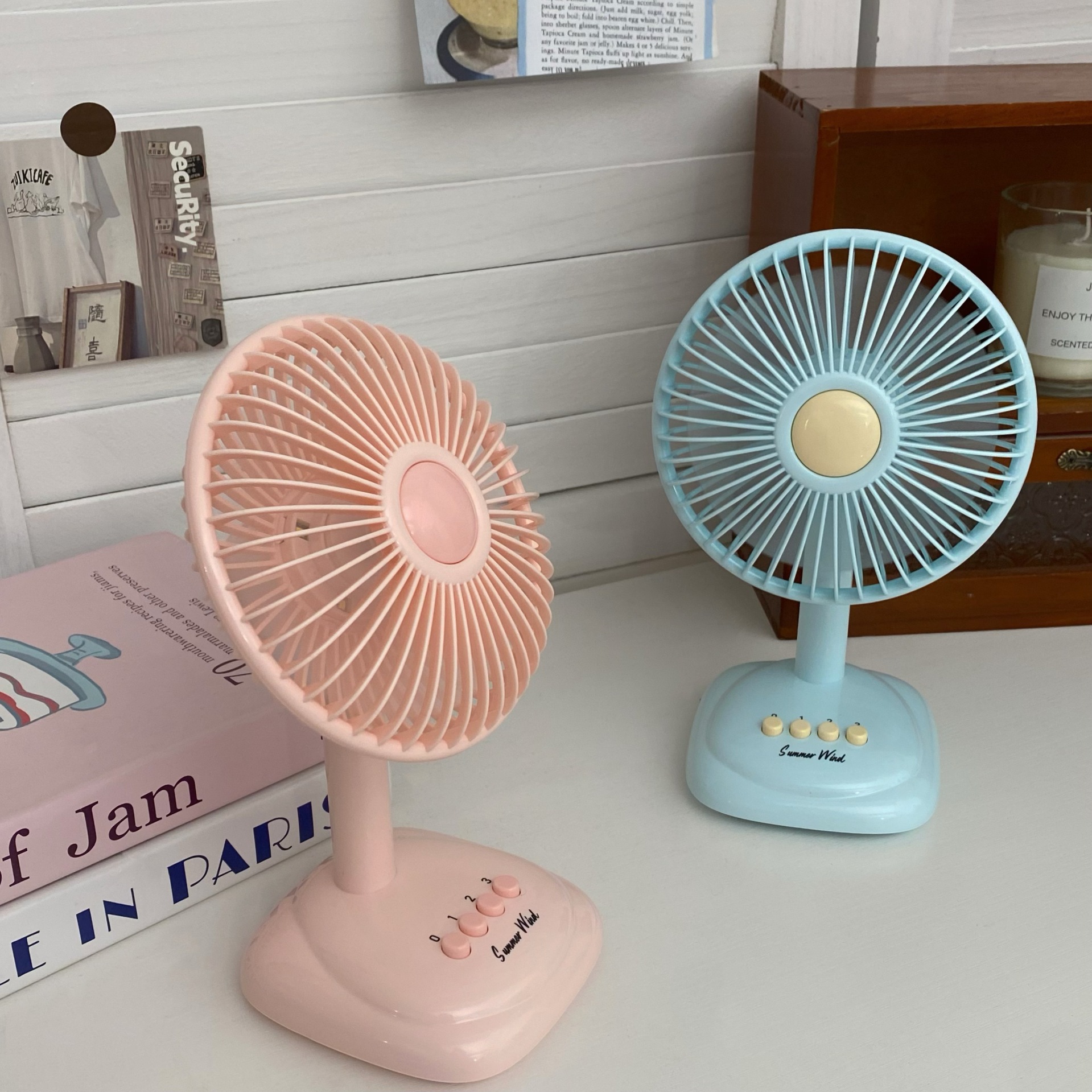 New retro desktop small fan with seven blades and strong wind force, a best-selling desktop fan and office USB interface electric fan Application Scenario