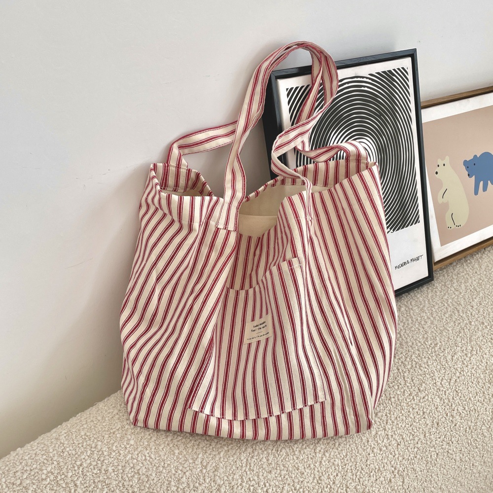 The 4891 Holiday French striped canvas bag is a versatile shopping bag with a large capacity for shopping. It is a lightweight single-shoulder bag for women's commuting Application Scenario