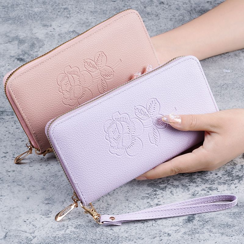 Korean version 2023 new style hand-held wallet for women, long zipper, multi-functional and versatile wallet, large-capacity mobile phone wallet Application Scenario