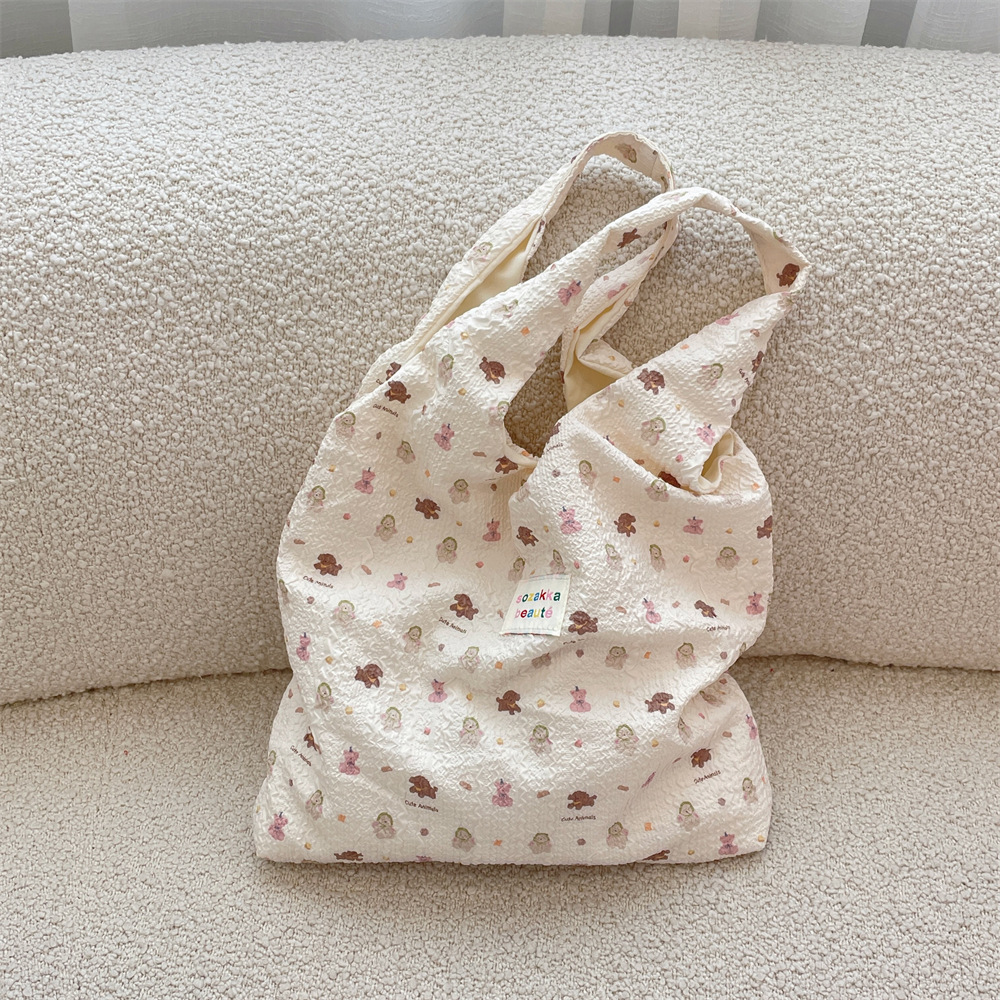 4613 Autumn and Winter Korean-style sweet cartoon bear embossed single-shoulder bag, versatile for daily use, student underarm vest bag for girls Application Scenario