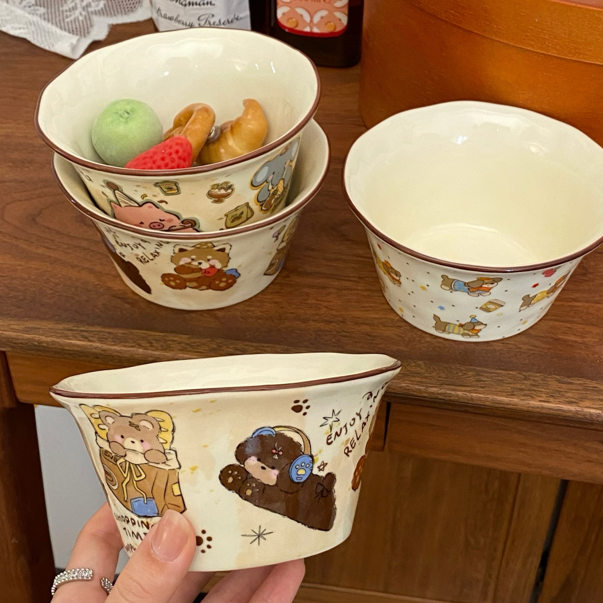 Cute cartoon cream ceramic bowl, high appearance level, ins household rice bowl, soup bowl, salad bowl, conical bowl, breakfast bowl Application Scenario