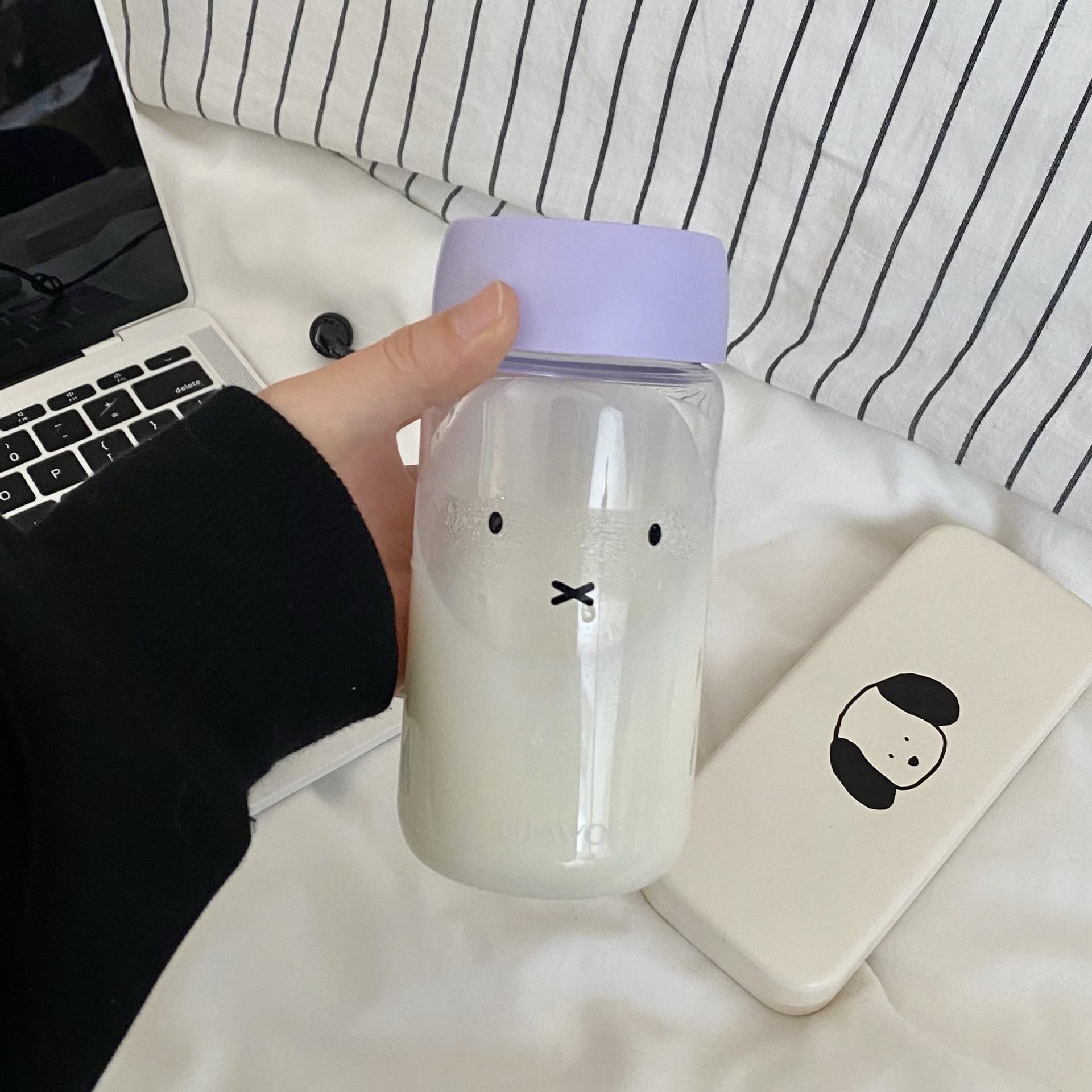 Cartoon little rabbit plastic cup, ins style casual cup, high appearance level water cup, portable transparent cup, milk cup, coffee cup full figure