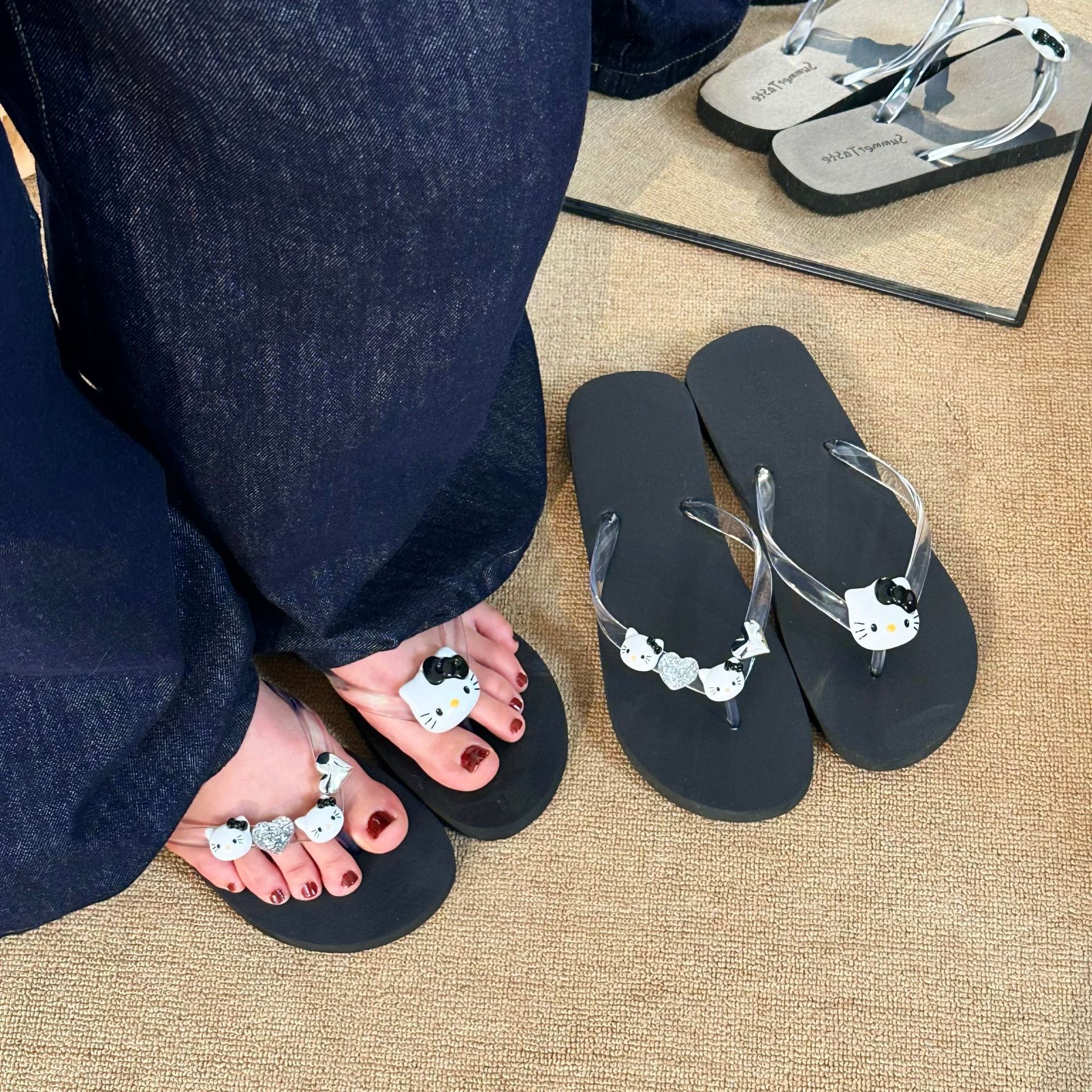 Simple silver heart-shaped cat-shaped flip-flops for women, soft soles, versatile flat slippers, beach cool slippers for summer outerwear Specification drawing