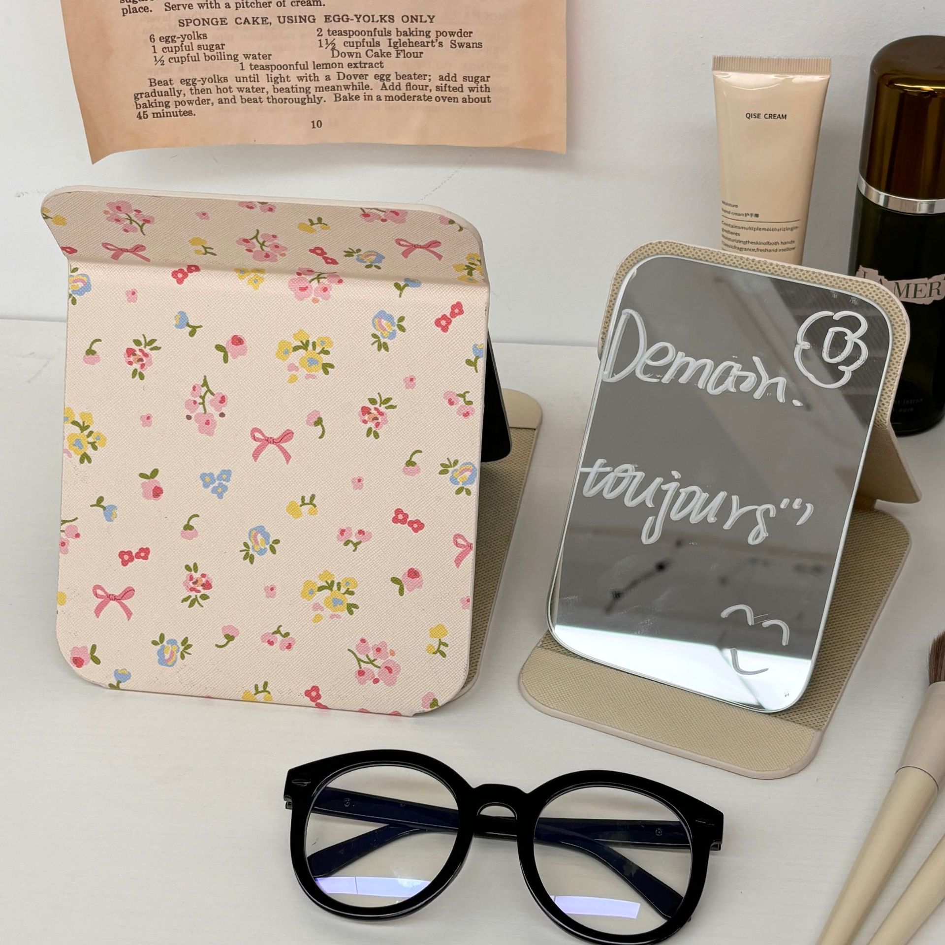 Ins-style cream floral print small mirror, portable folding makeup mirror, student dormitory desktop, table-top standing dressing mirror full figure